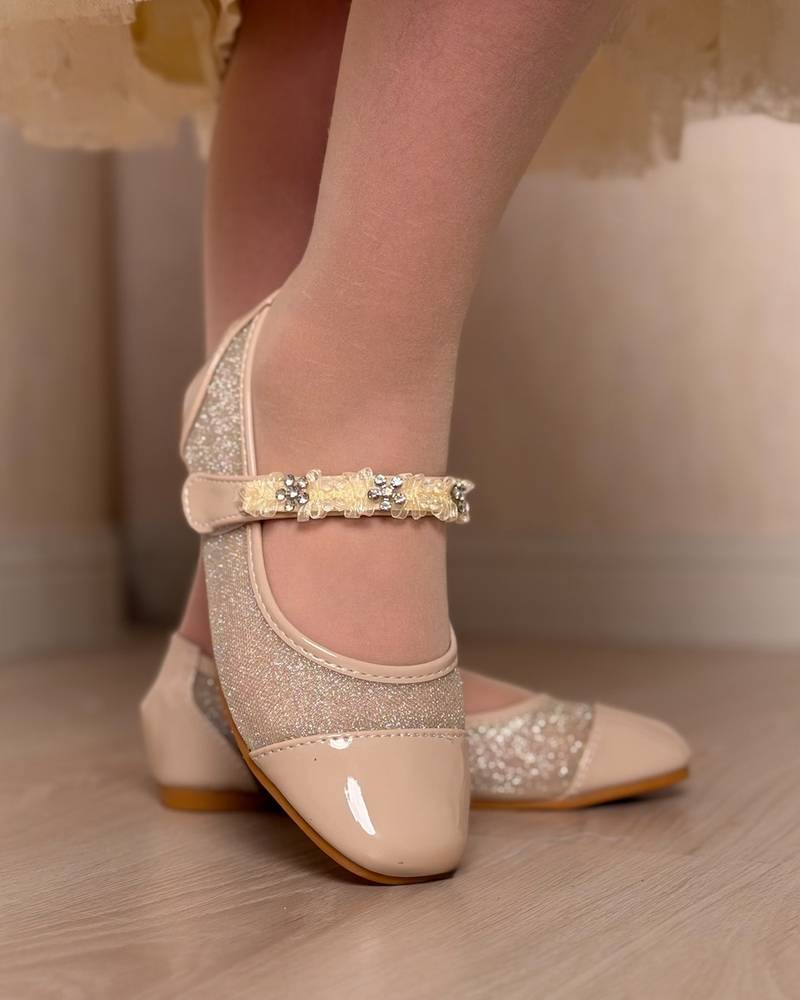 Stylish girls' shoes with a shiny design