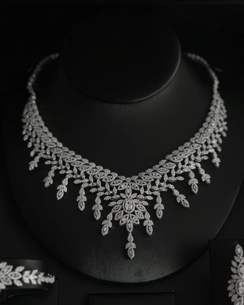 Intertwined Leaves and Branches Accessory Set