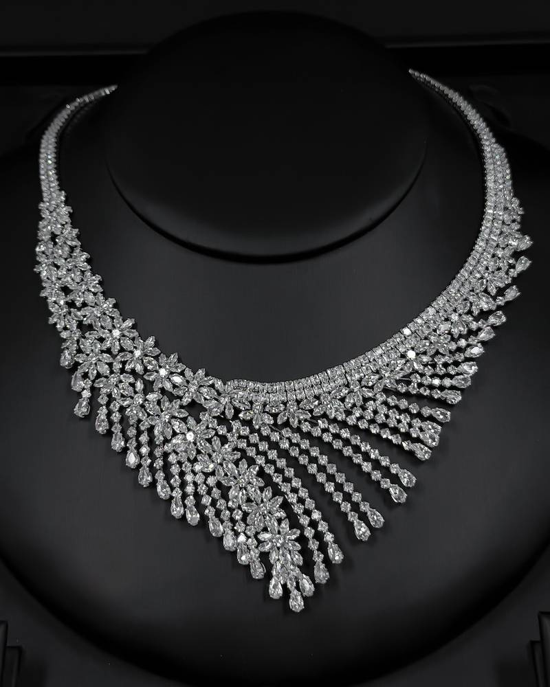 Royal accessory set with sparkling branching
