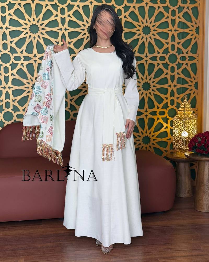 جلابية سكري مع شال مزخرف بتطريز ملون