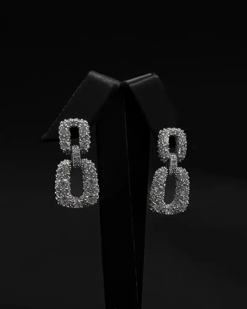 Luxurious earrings with an elegant geometric design