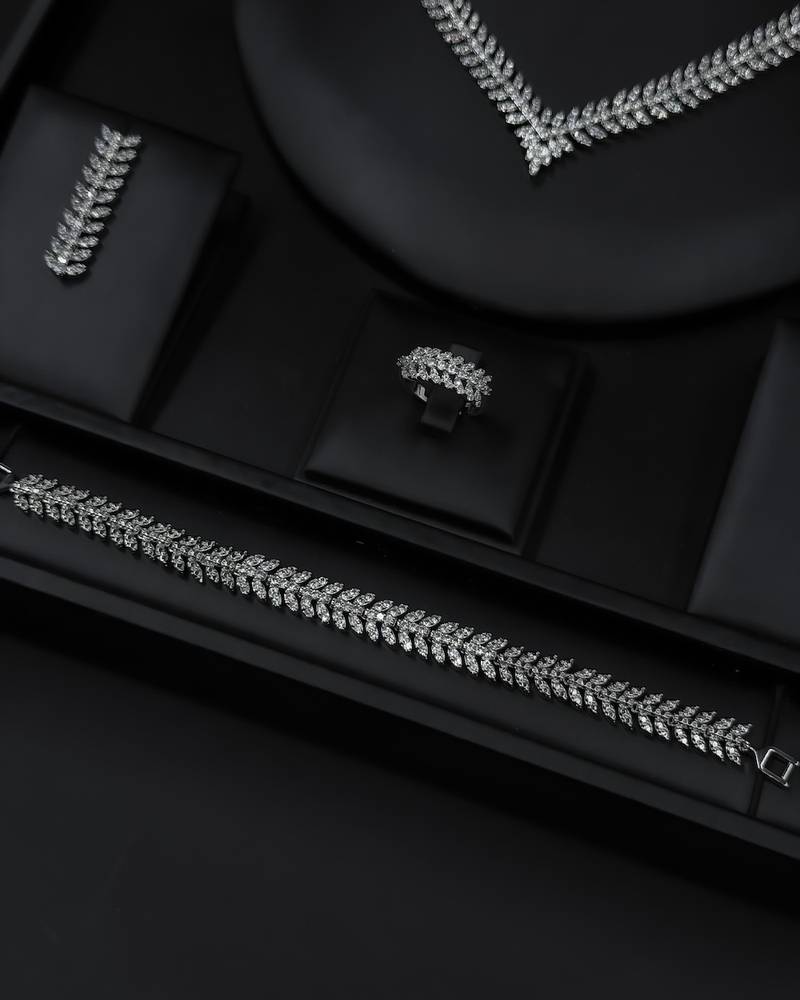 Luxury accessory set with a studded leaf design