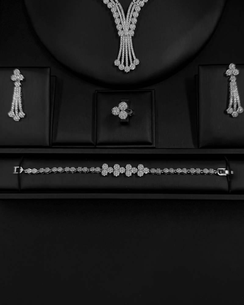 Elegant accessory set with a circular design