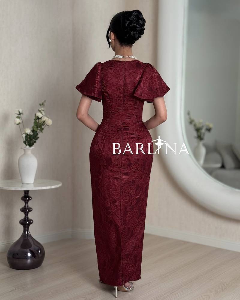 Elegant straight-cut lace dress