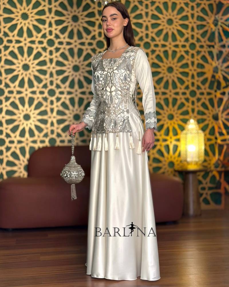 Off-white jalabiya with an elegant embroidered vest