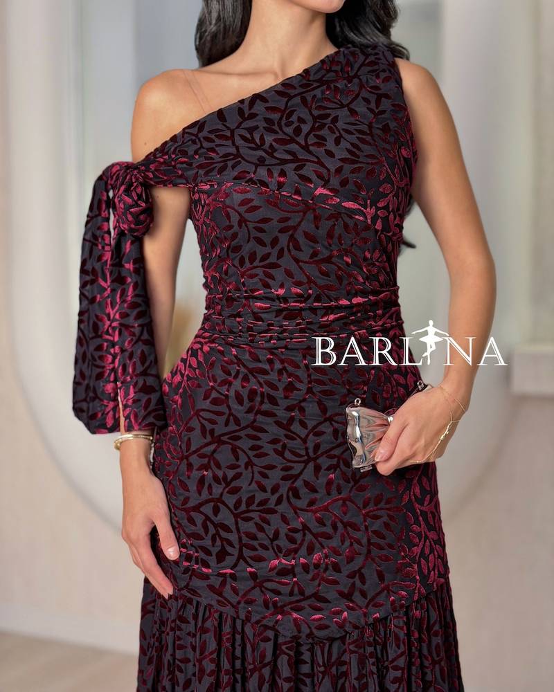 A soft midi dress with an elegant floral print