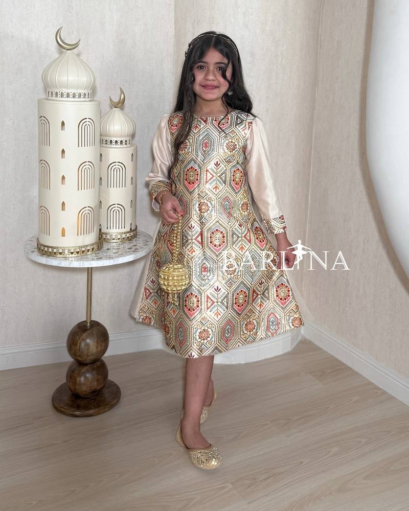 Beige girls' jalabiya embroidered with colorful patterns