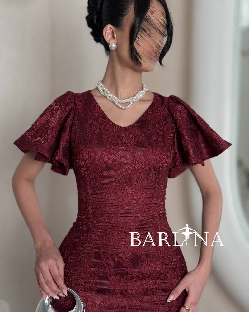 Elegant straight-cut lace dress