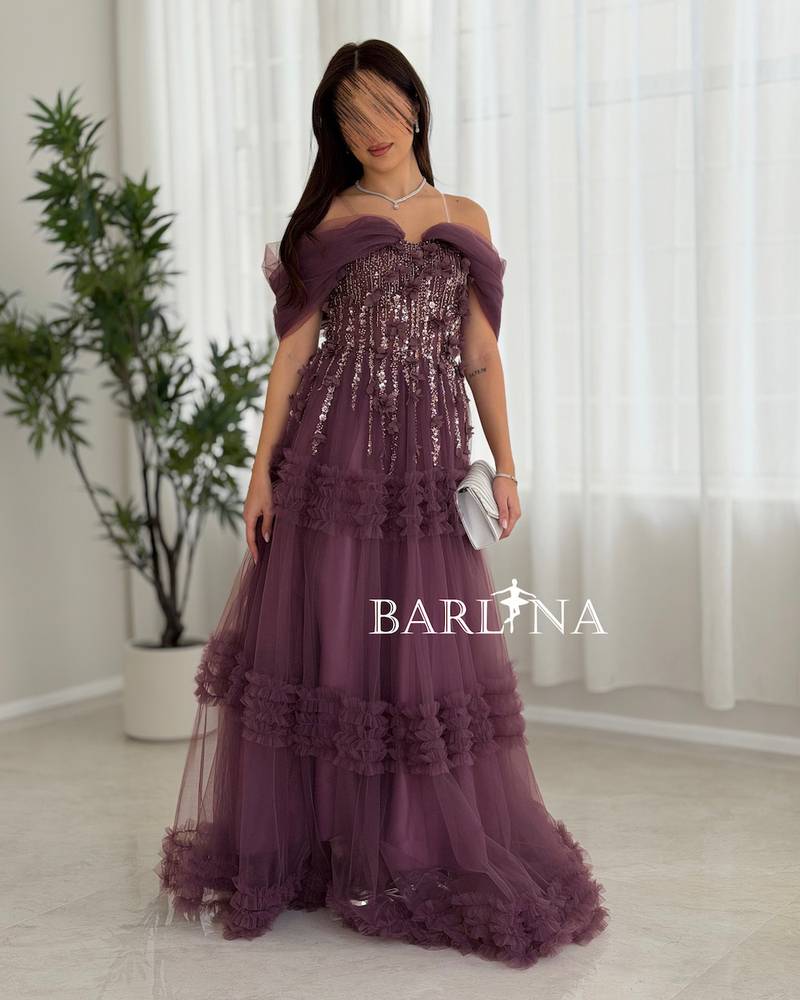 Mauve dress with tulle details and shimmering embroidery