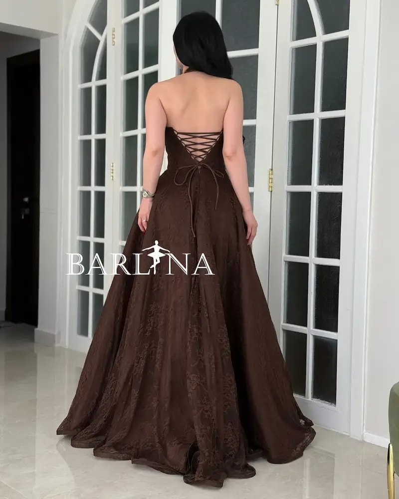 Elegant brown dress with delicate embroidery and a regal cut