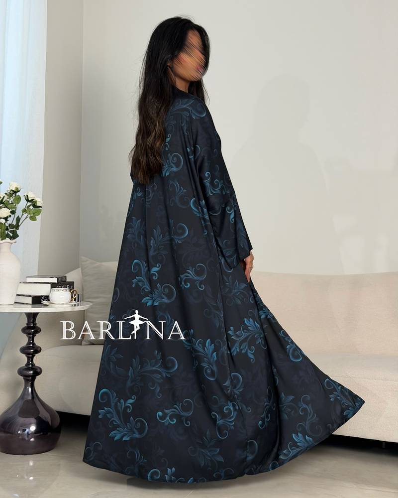 عباية بنقشة نباتية بتصميم ناعم