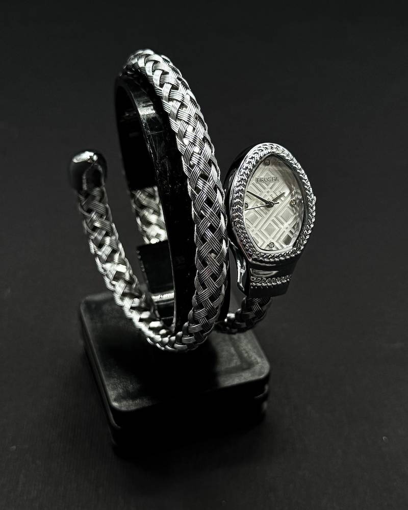 Women's watch with a twist design and braided bracelet