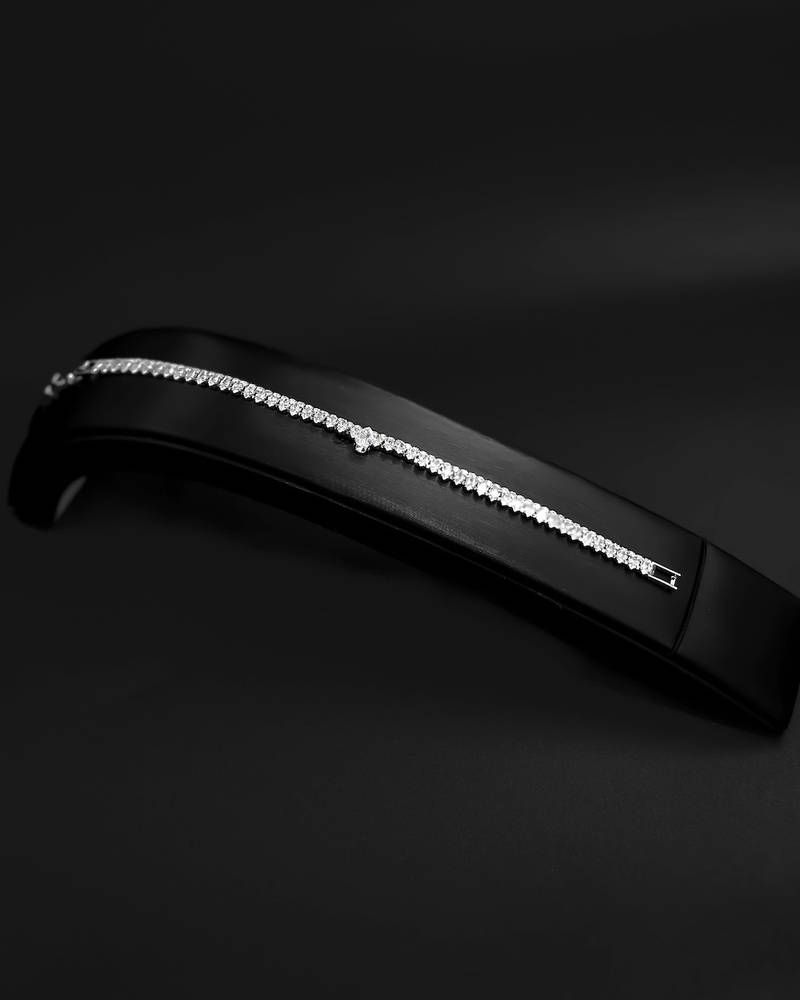 Elegant accessory set with two thin lines