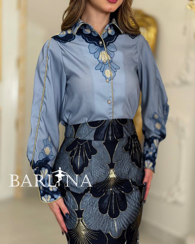 Embroidered set with front buttons