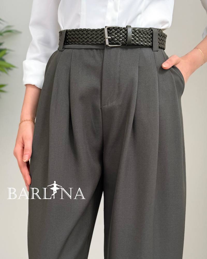 Women's high-waisted trousers with belt