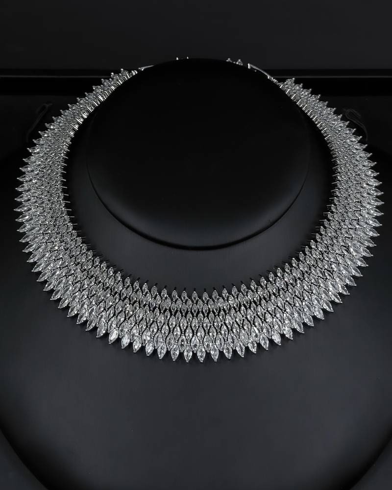 Wide accessory set with closely packed stones
