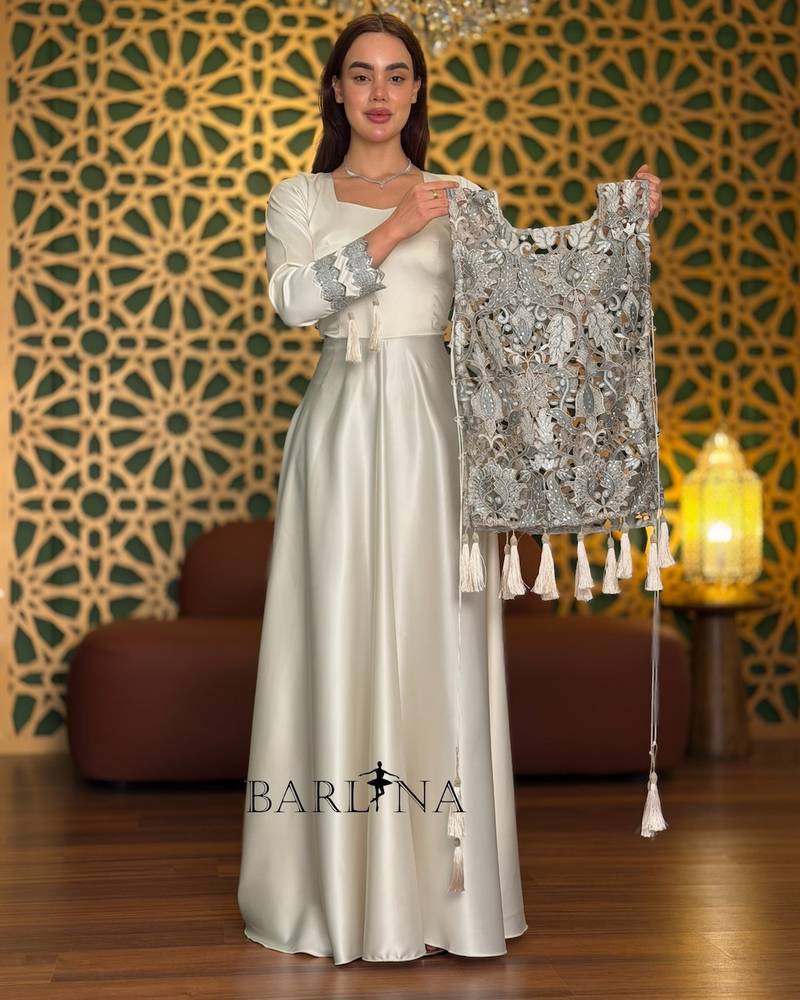 Off-white jalabiya with an elegant embroidered vest
