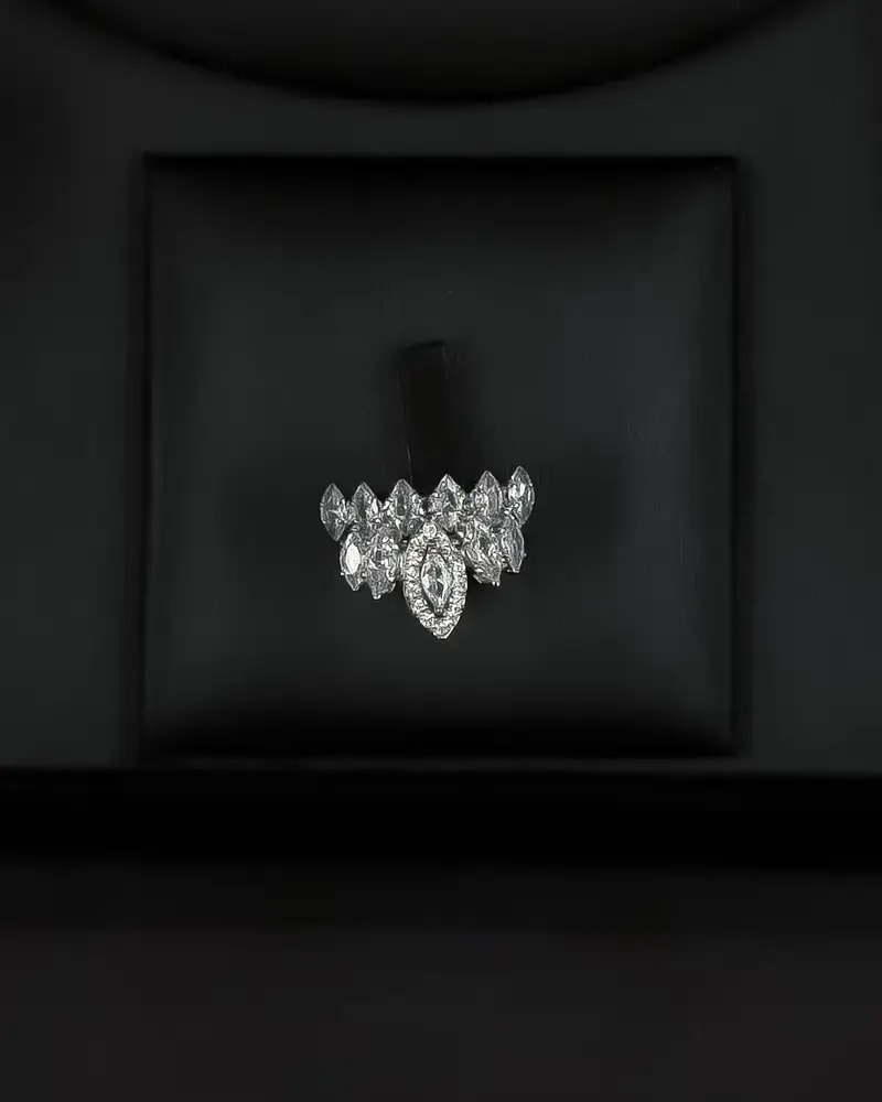 Luxury accessory set with a dangling leaf design