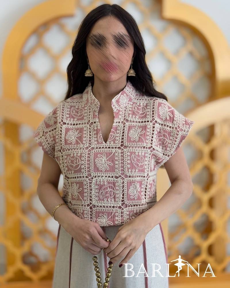 Beige jalabiya embroidered with pink