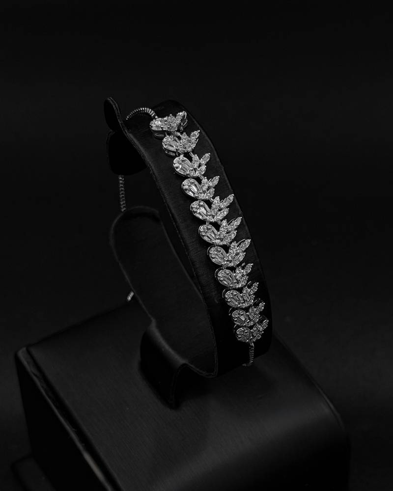 Accessory set with a cascading leaf-design necklace