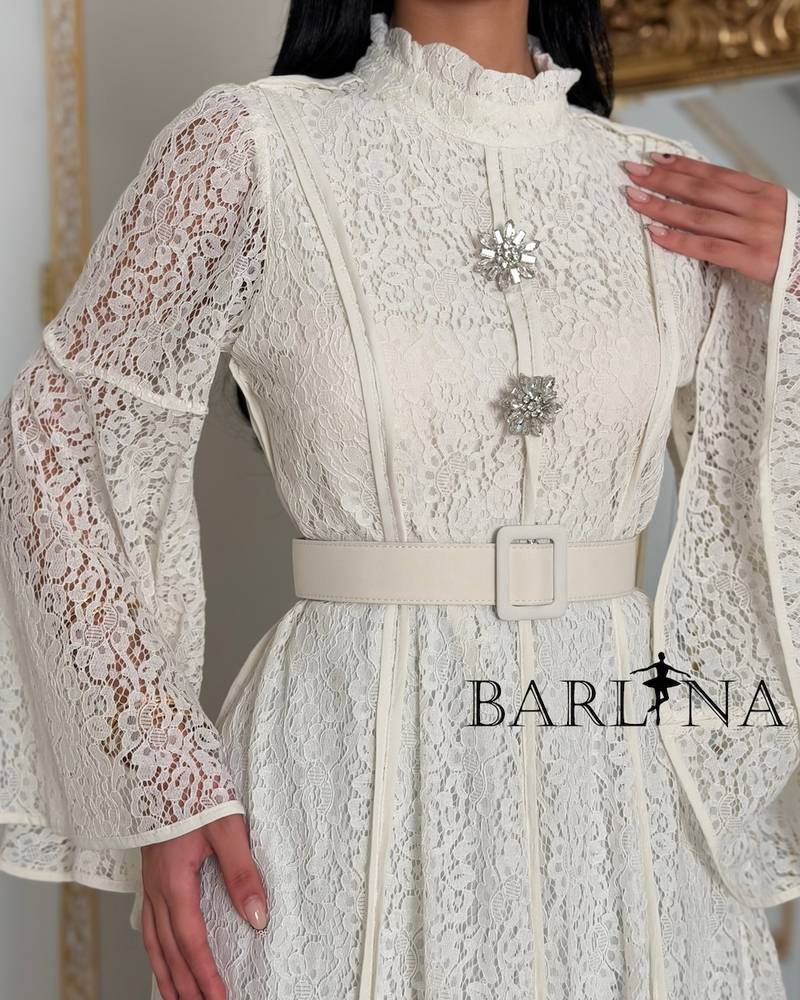 Lace dress with wide sleeves