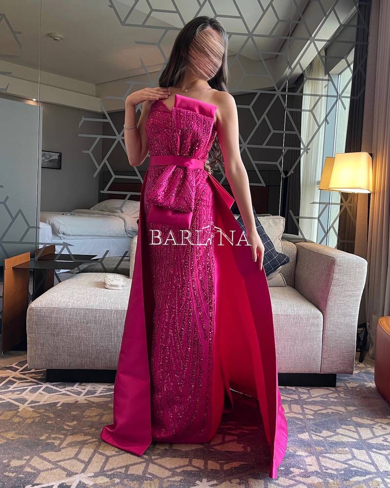 Fuchsia sequin dress with a bow