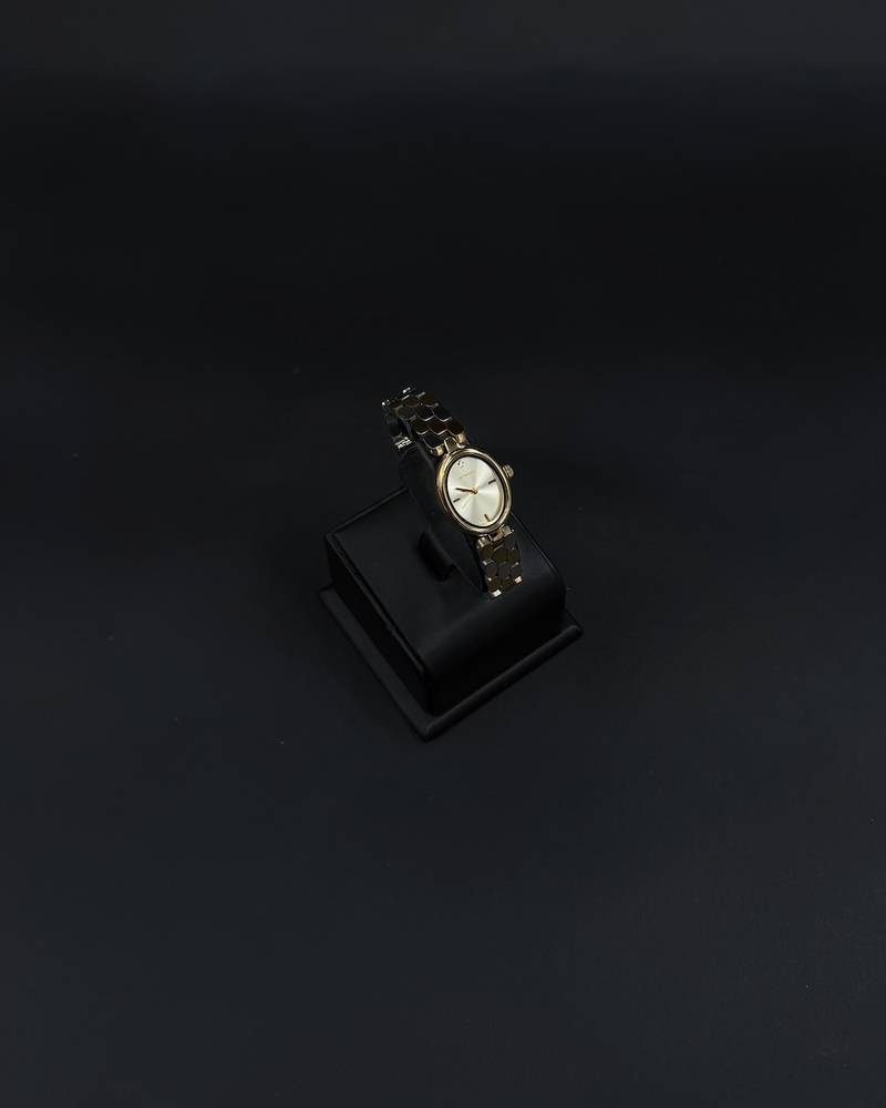 Elegant women's watch with an oval design