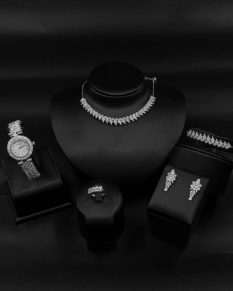 Accessory set with a cascading leaf-design necklace