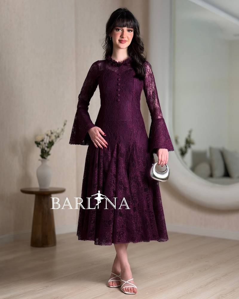 Elegant wide-cut lace midi dress
