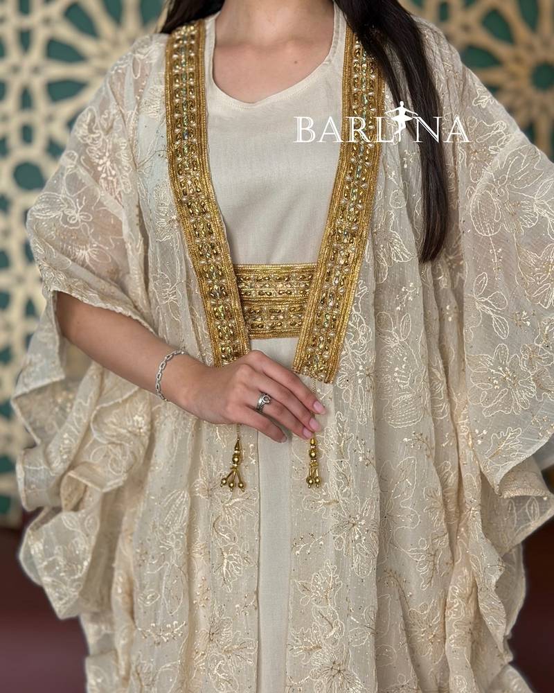 Beige jalabiya with a gold-embroidered lace shawl