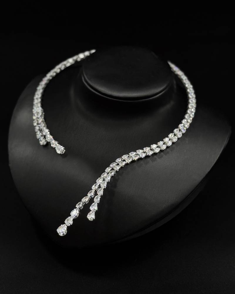 Stylish accessory set with an open front design