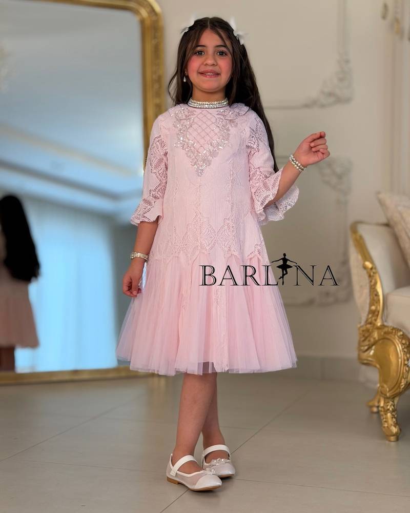 Girls' dress with lace and embroidery on the chest