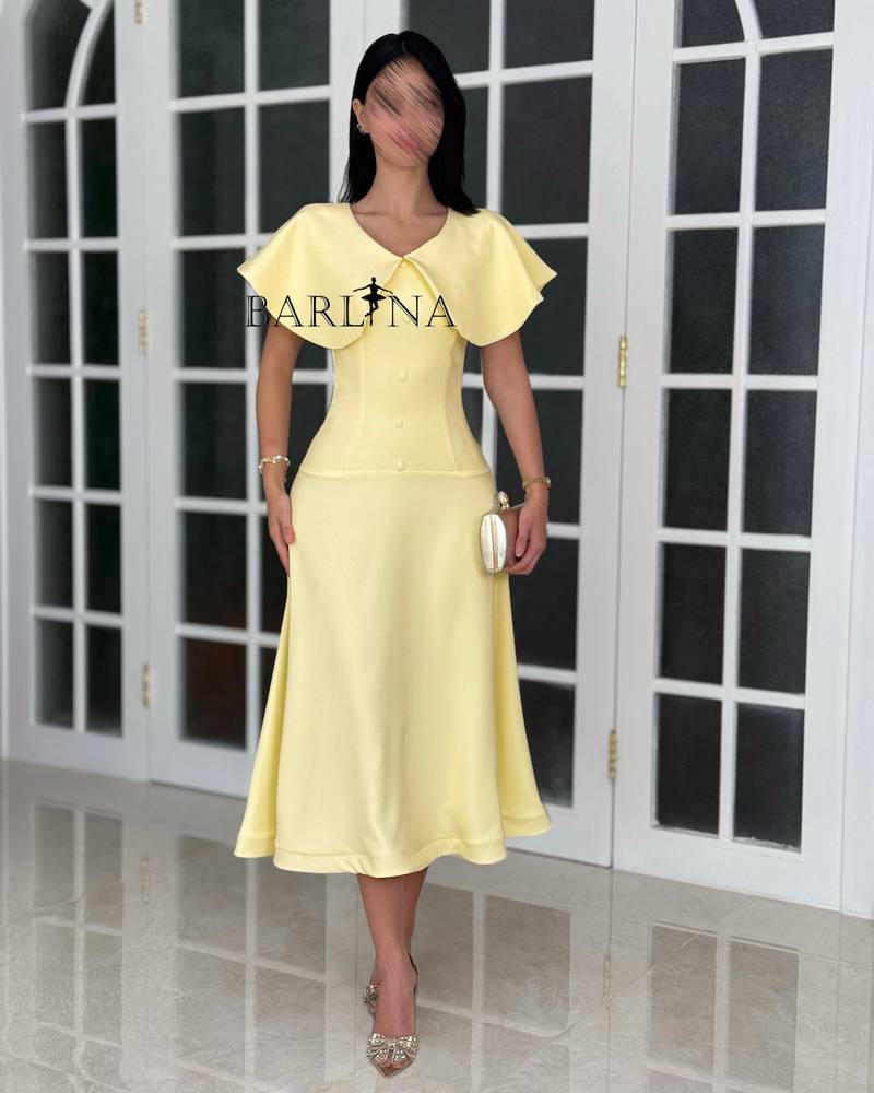 Elegant midi dress with a classic design