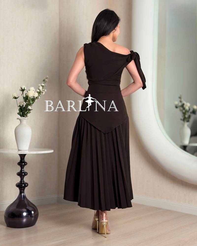 One-shoulder midi dress with soft pleats