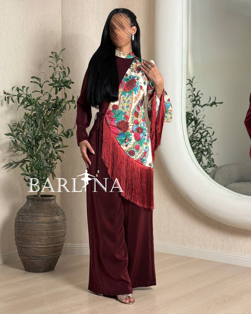 Elegant jumpsuit with side embroidery