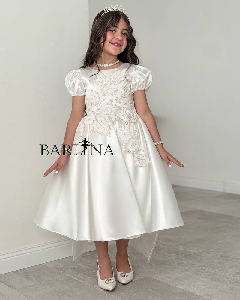 Girls' off-white evening dress with a back train