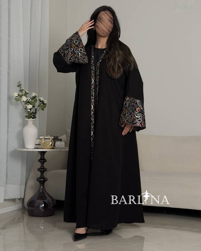 Elegant black abaya with a wide cut
