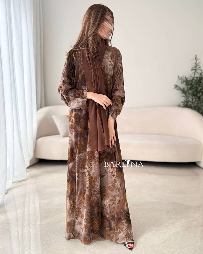 عباية بطابع تراثي أنيق بنقشة فاخرة