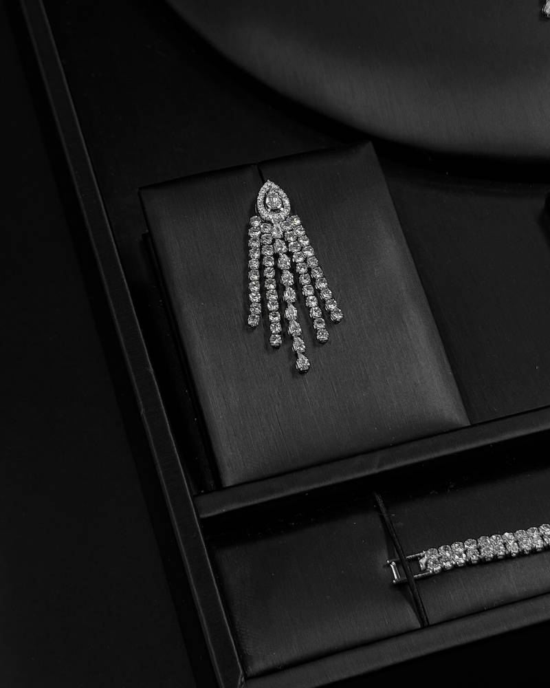 Elegant accessory set studded with sparkling stones