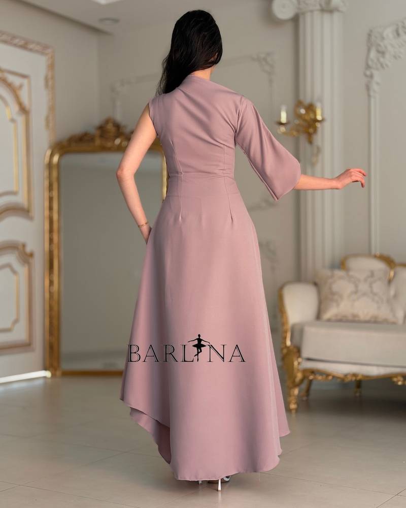 Soft pink dress with an asymmetrical shoulder cut