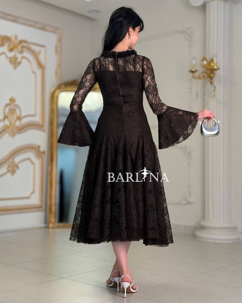 Elegant wide-cut lace midi dress