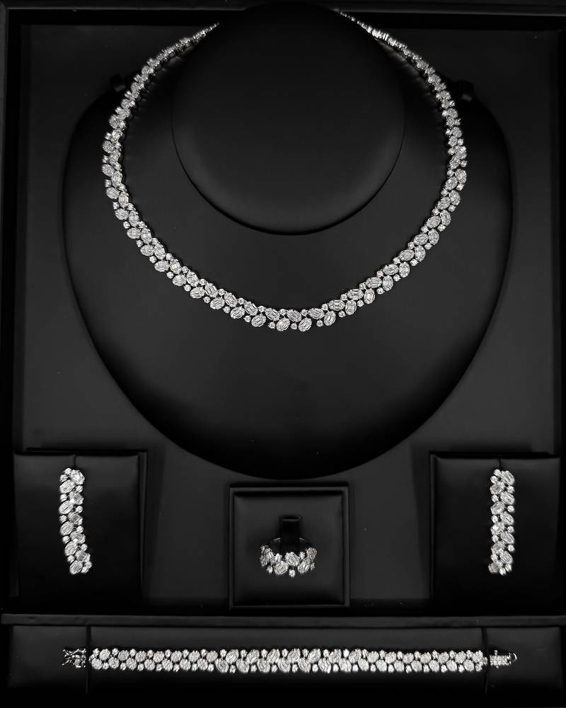 Geometric arrangement accessory set with sparkling stones