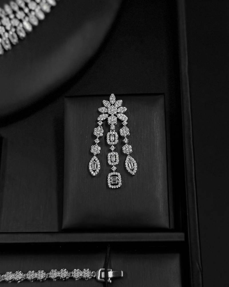 Elegant royal accessory set