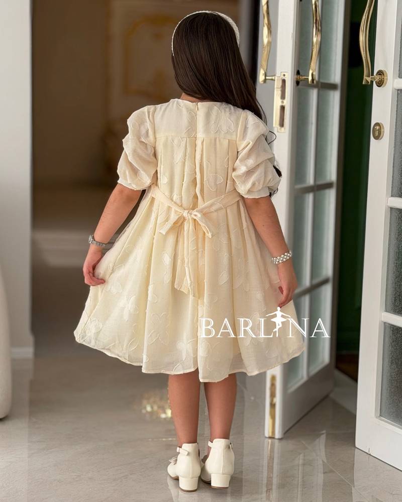 Girls' short dress with a soft design