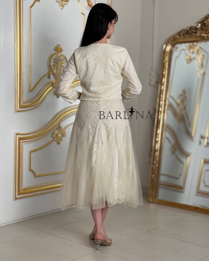 Dress with off-white jacket embroidered with lace and tulle