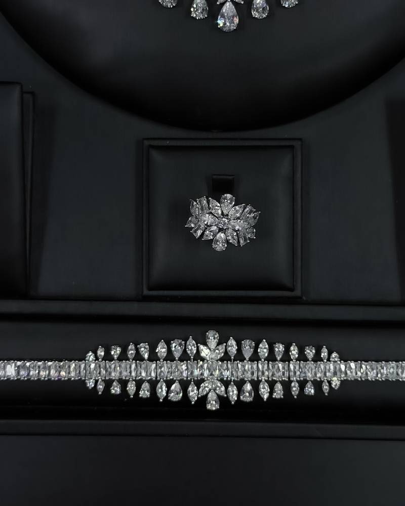 Accessory set with dangling shiny branches