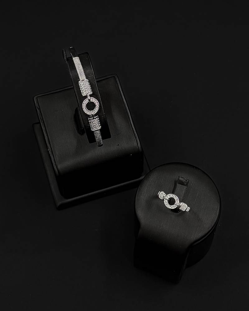 Bracelet and ring with a circular design