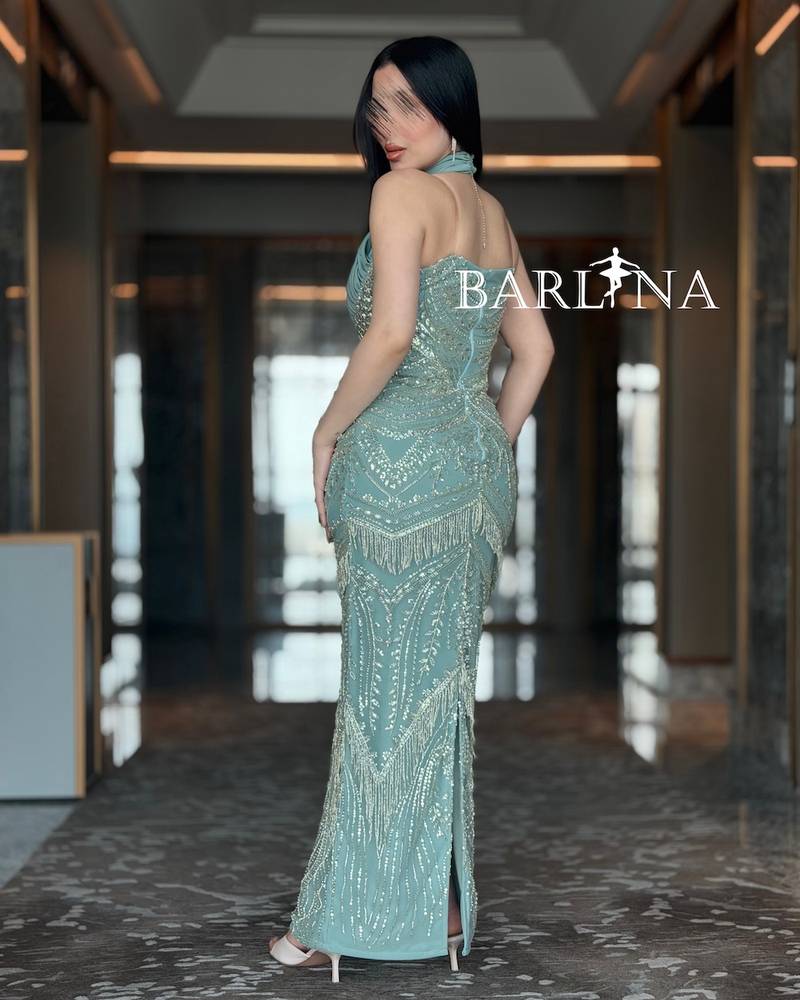 فستان سهرة تيفاني بتصميم هالتر متقاطع