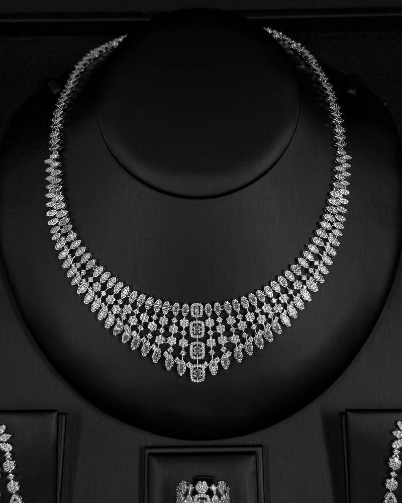 Elegant royal accessory set