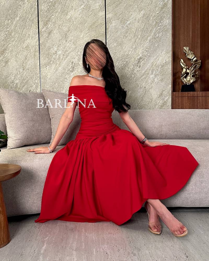 Red wide dress with open top